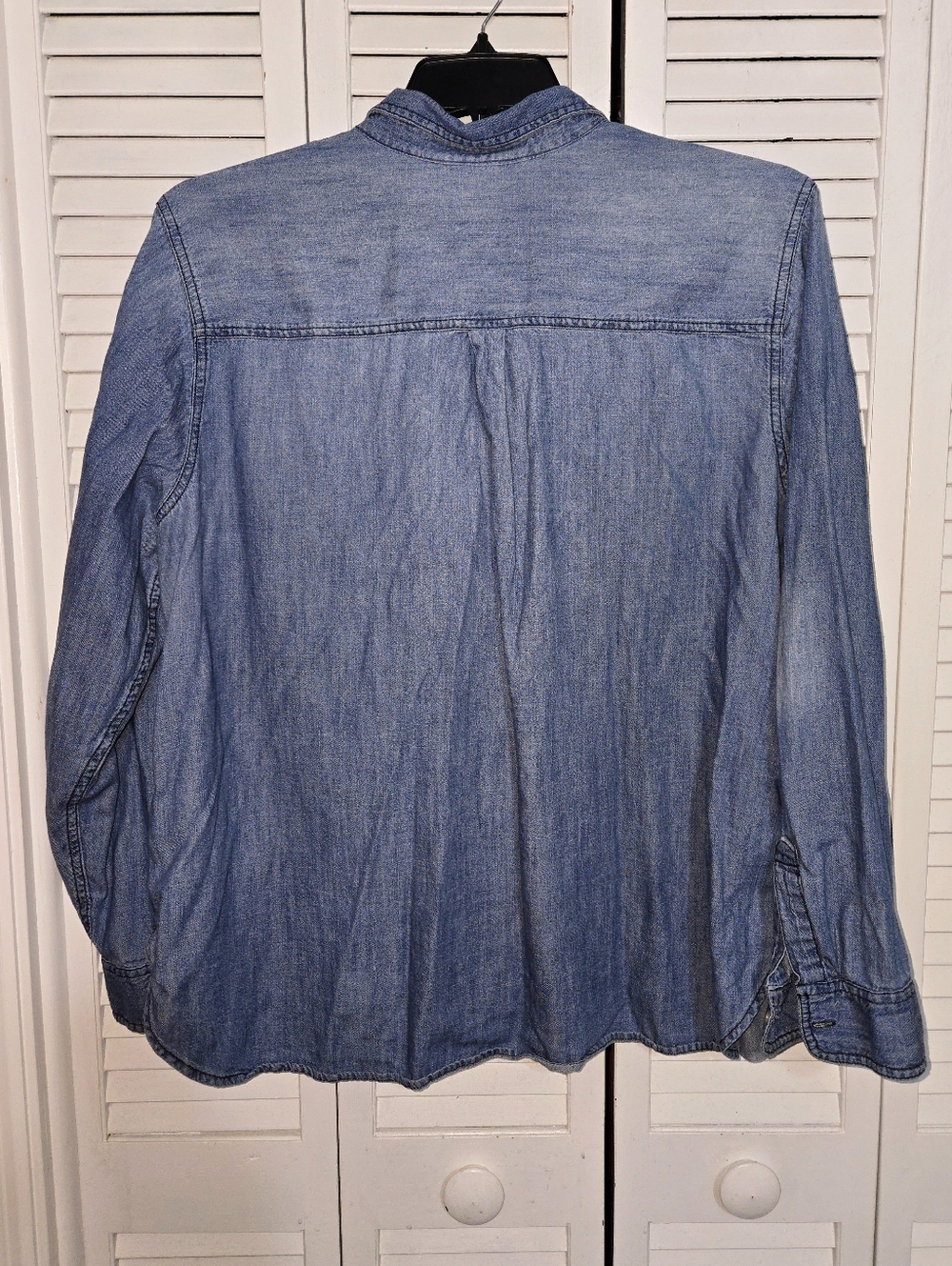 Old Navy Women's XXL The Classic Shirt Blue Denim Button-Up Shirt - Picture 8 of 12
